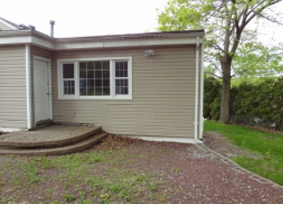 Primary Photo - 396 N Lake Shore Dr