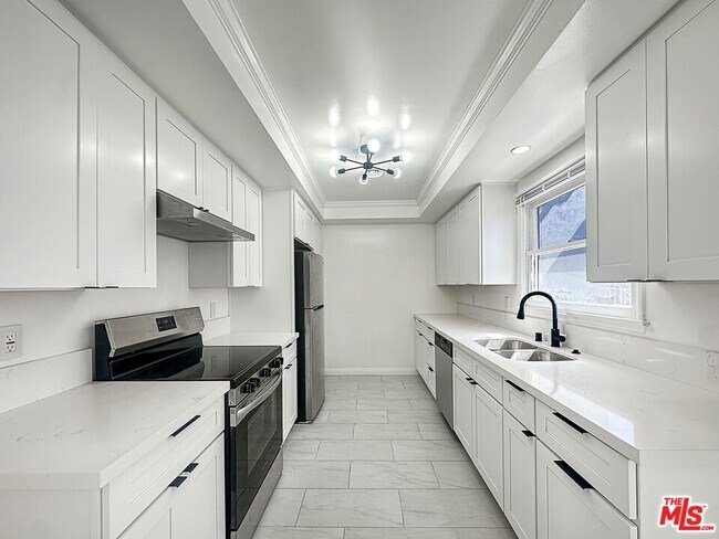 Building Photo - 5123 W 58th Pl