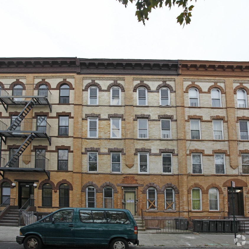 Building Photo - 792 Madison St