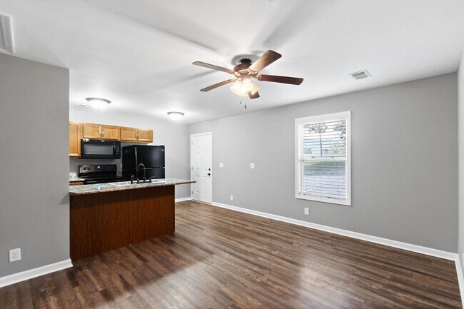 Building Photo - 800 Martin St