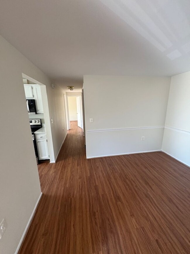 Building Photo - SPACIOUS CONDO IN FARMINGDALE