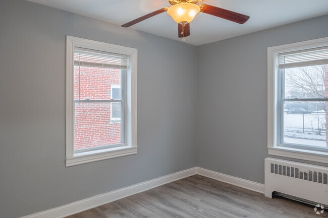 2BR, 1BA - 1000SF - 4208-4214 S Michigan Ave