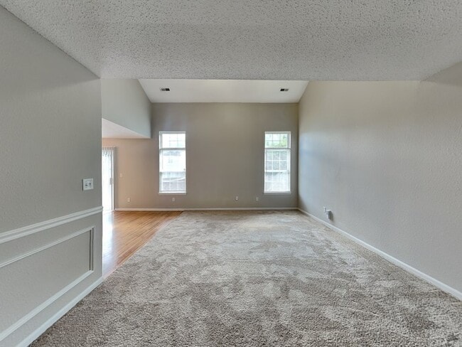 Foto del edificio - 10249 Draycott Ave