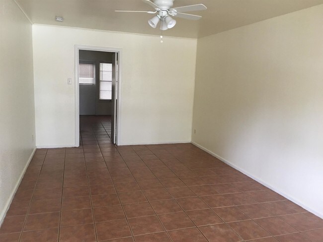 Building Photo - 218 Bloomfield Dr