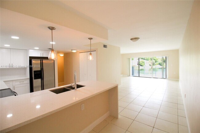 Foto del edificio - 9359 Fontainebleau Blvd