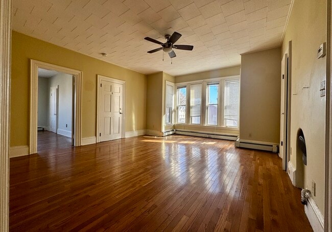 Building Photo - 151 Sandwich St