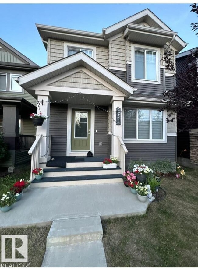 Building Photo - 3221 Cherry Cres SW