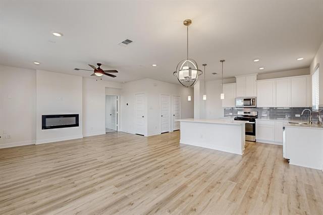Foto del edificio - 353 Princewood Dr