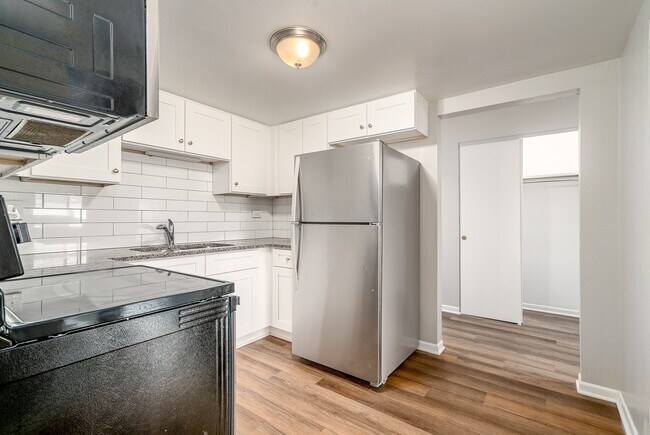 Building Photo - 329 Kimbell Ave