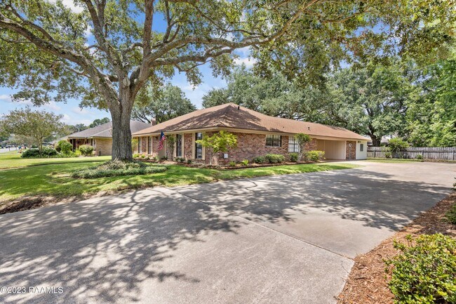 Building Photo - 202 Orgeron Dr