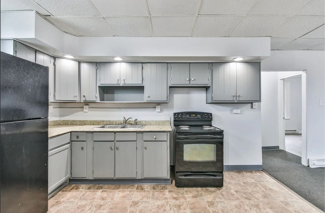 Building Photo - Beautifully Renovated 2-Bedroom, 1-Bath Apartment Move-In Ready!