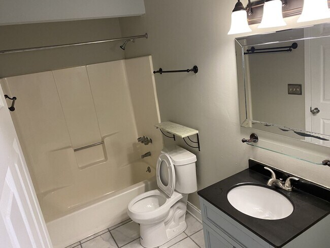 Building Photo - 3 bedroom / 2.5 bath Townhome – Spacious T...