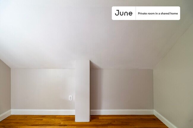 Foto del edificio - Room in Shared 5 bed/1.5 bath home