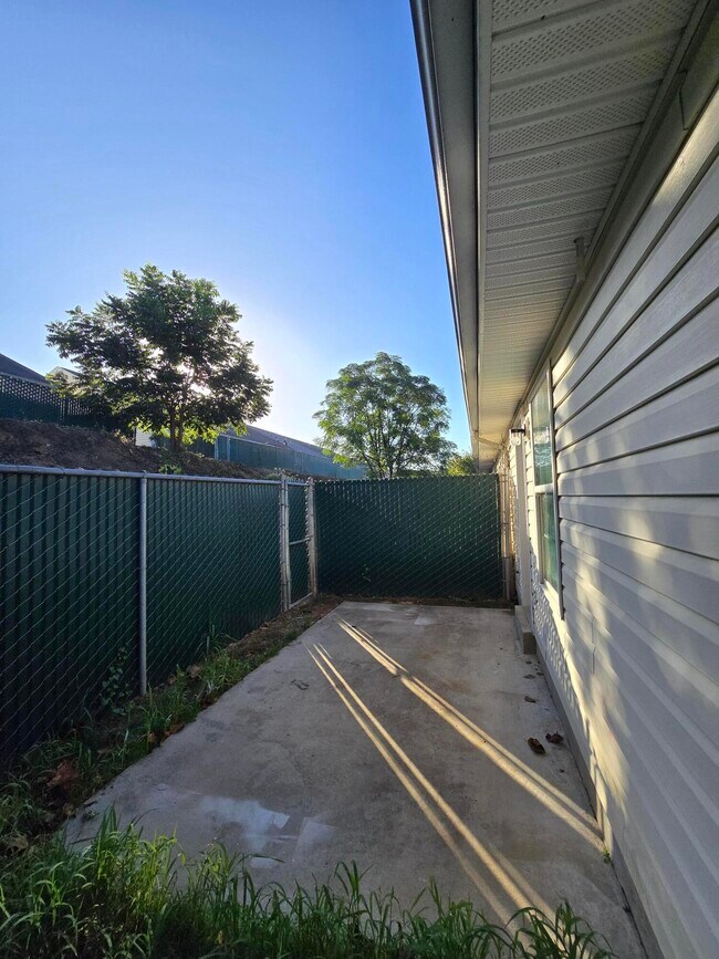Foto del edificio - 528 Edgecliff Ln