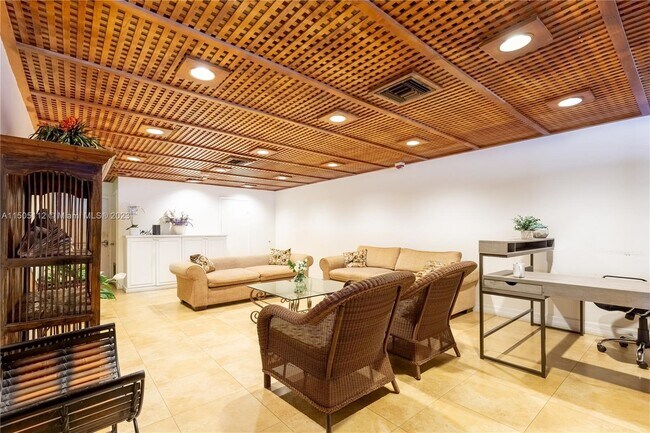 Foto del edificio - 5415 Collins Ave