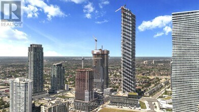 Building Photo - 448 Burnhamthorpe Rd W