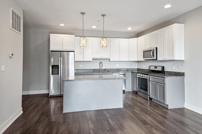 Primary Photo - 2 bedroom in Glenview IL 60025
