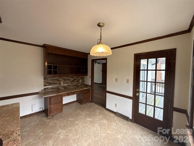 Building Photo - 14301 Hackamore Dr