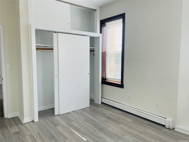 Building Photo - 883 39th St