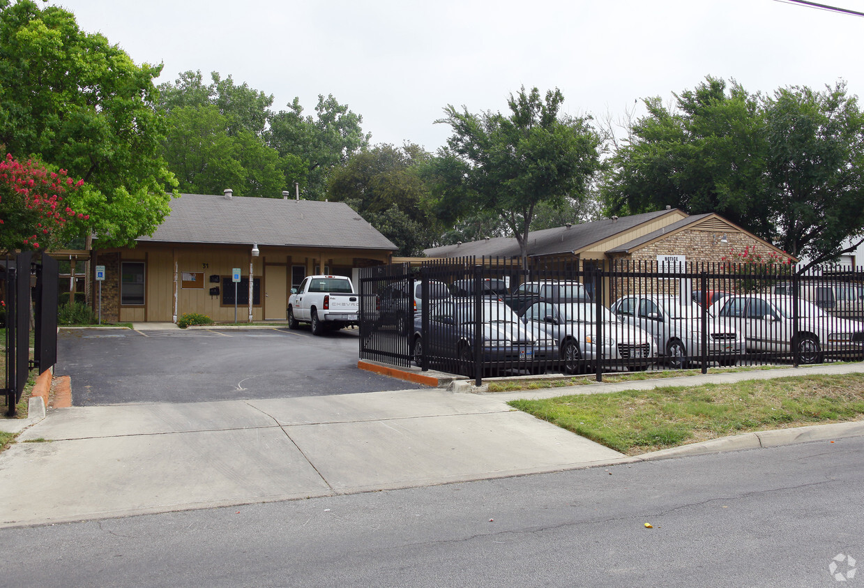 Primary Photo - Midway Apartments