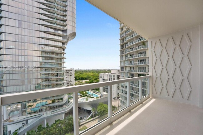 Foto del edificio - 2451 Brickell Ave