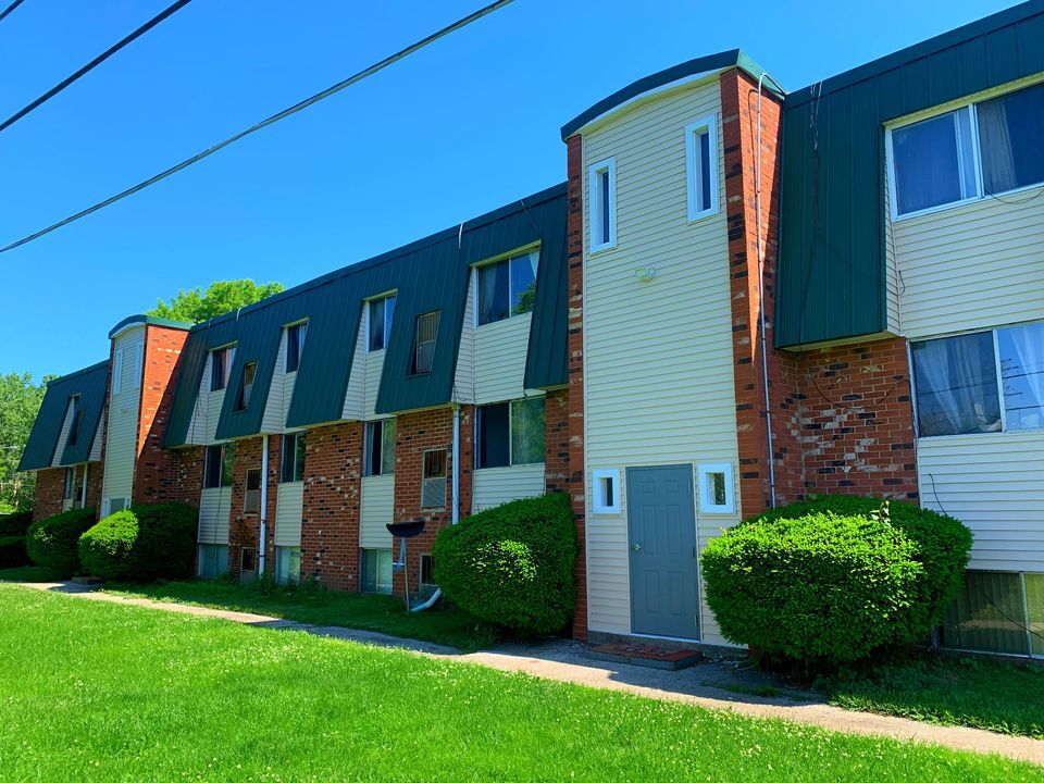 Village on the Green Apartments – photo 1 of 20