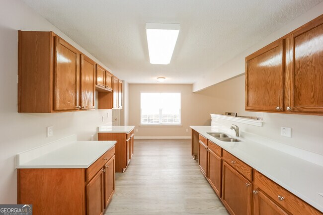 Foto del edificio - 5760 Sable Glen Rd