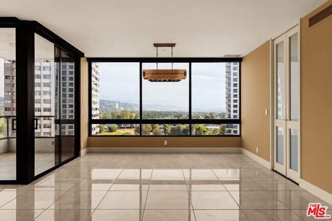 Building Photo - 10350 Wilshire Blvd