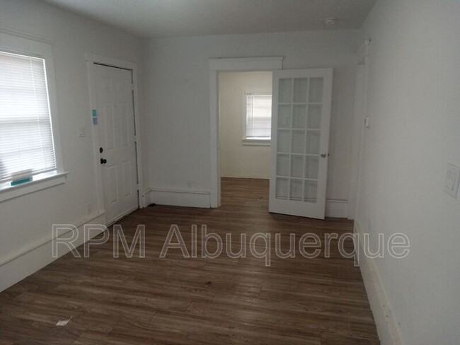 Foto del edificio - 215 Stanford Dr SE