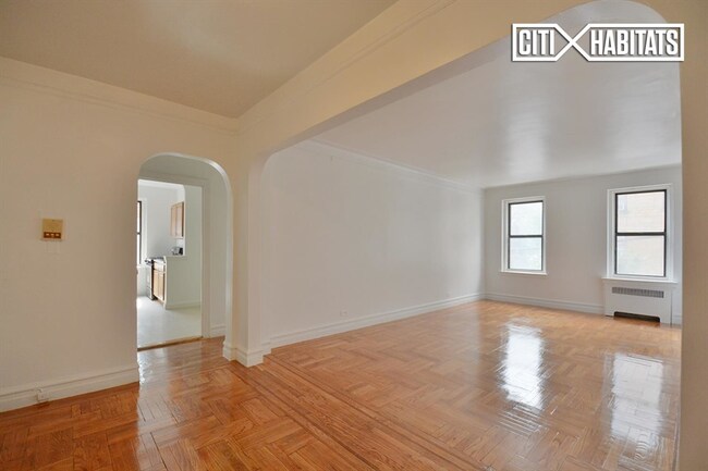 Building Photo - 3000 Valentine Ave