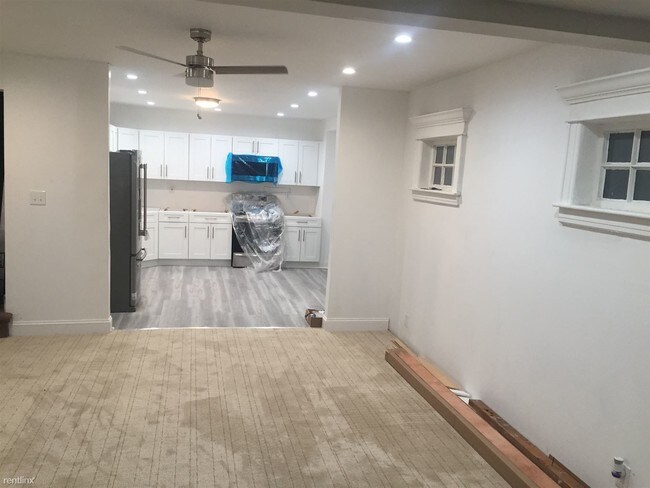 Building Photo - 3 br, 1 bath House - 119-30 177th Place Main