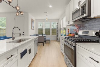 Building Photo - 5505 Oakmont Villas Dr