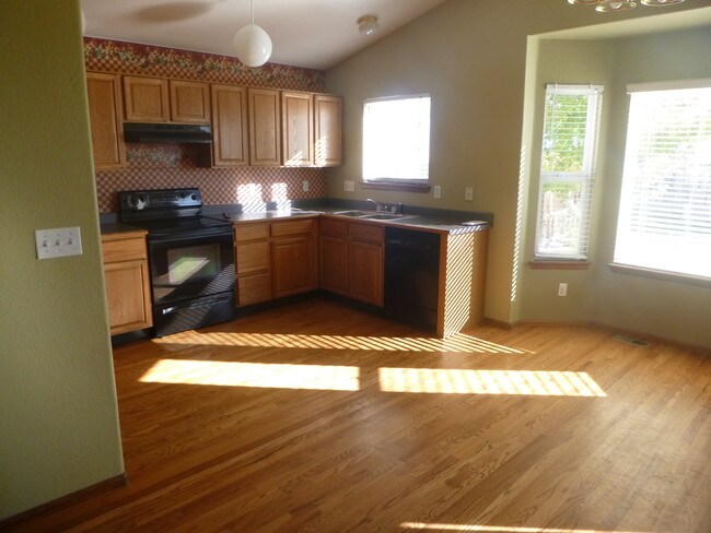 KITCHEN - 5438 S Versailles Way