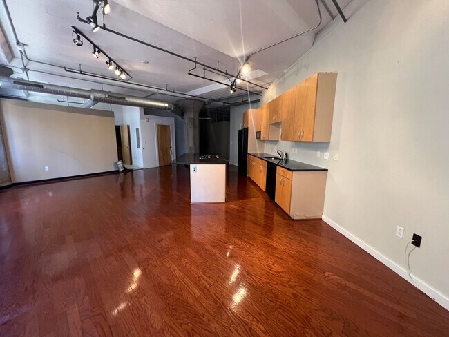 Building Photo - Downtown Living at Its Finest, 2 Bedroom Condo Available Now!