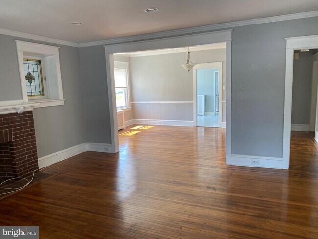 Foto del edificio - 638 Solly Ave