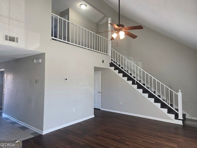 Foto del edificio - 230 Lanier Dr