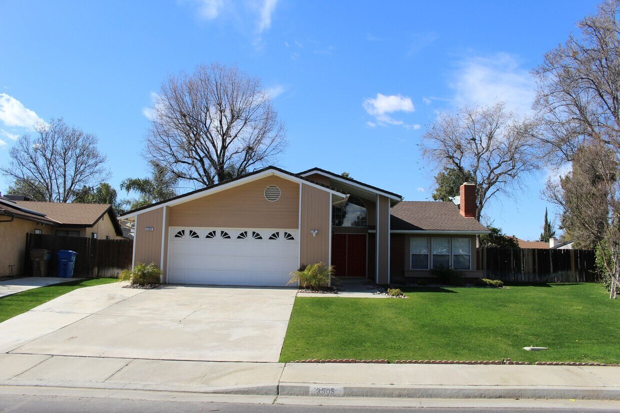 Primary Photo - 3505 Huachuca Way