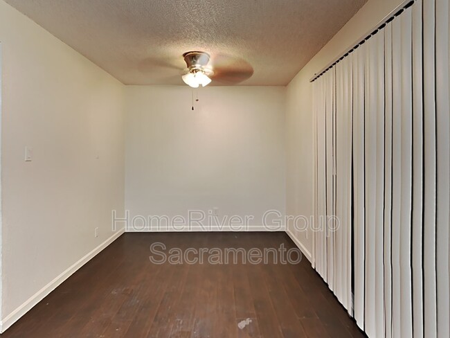 Building Photo - 716 Northfield Dr