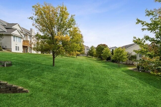 Building Photo - 1426 Ranier Dr