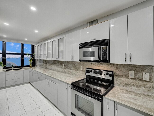 Foto del edificio - 2301 S Ocean Dr