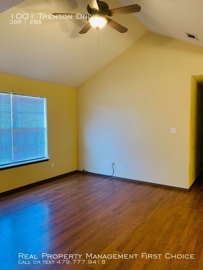 Foto del edificio - 3/2 Duplex In Southfield Heights Community!