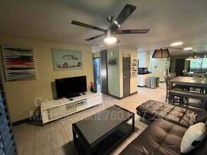 Building Photo - 2821 Los Felices Cir