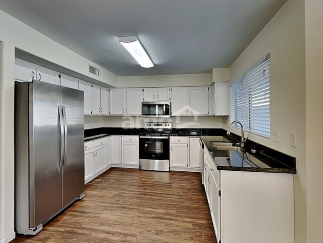 Building Photo - 4229 N Ranier