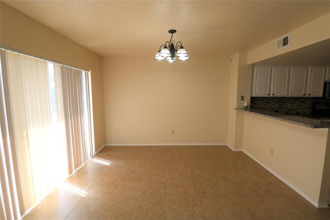 Building Photo - 603 Foxglove Dr