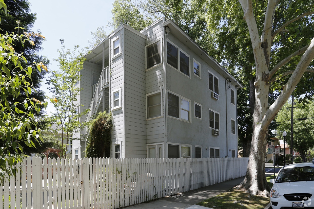 Building Photo - 901 26th St