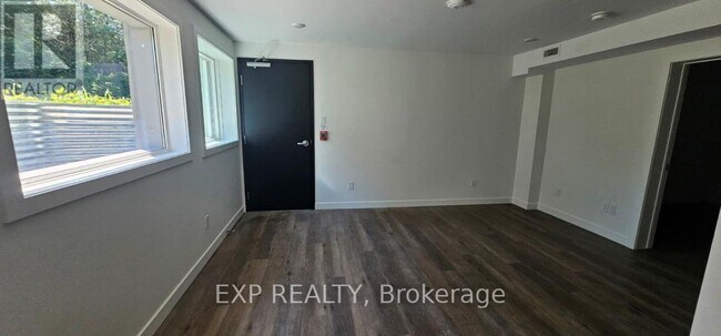 Photo du bâtiment - 216 McArthur Ave.