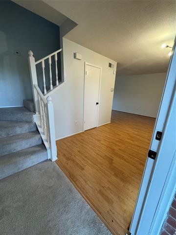 Foto del edificio - 323 Towne House Ln