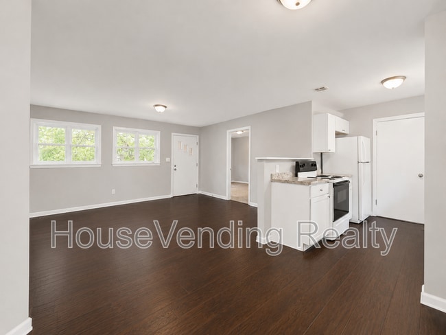 Building Photo - 619 Tarpley St