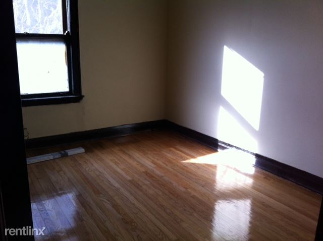 Building Photo - 50 W 76th St