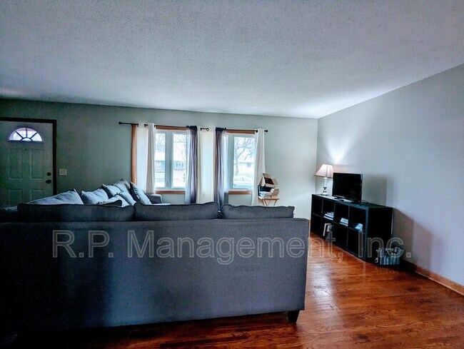 Foto del edificio - 15 103rd Ave NW